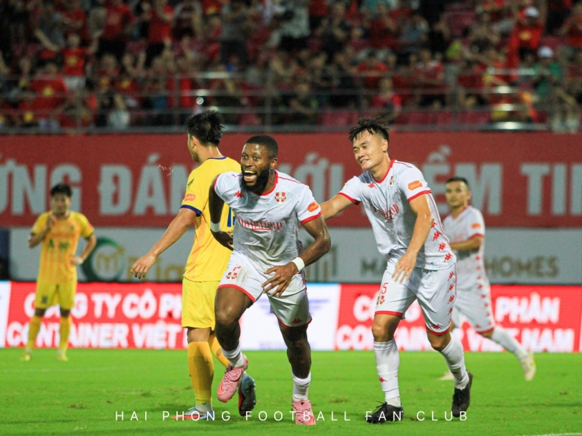 Trực tiếp Hải Phòng 2-0 SLNA: Nhân đôi cách biệt-693186