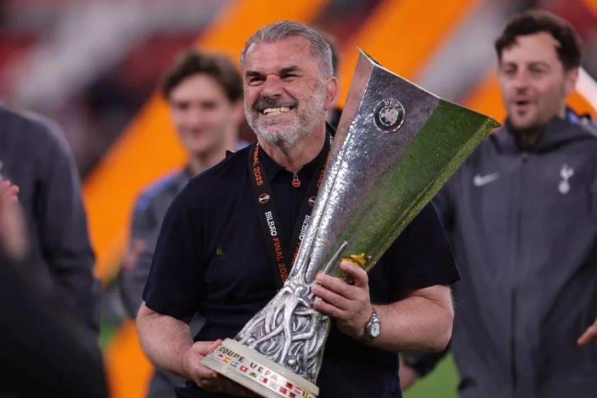 Ange Postecoglou giờ đây đã là nhà vô địch Europa League sau khi dẫn dắt Tottenham giành danh hiệu.