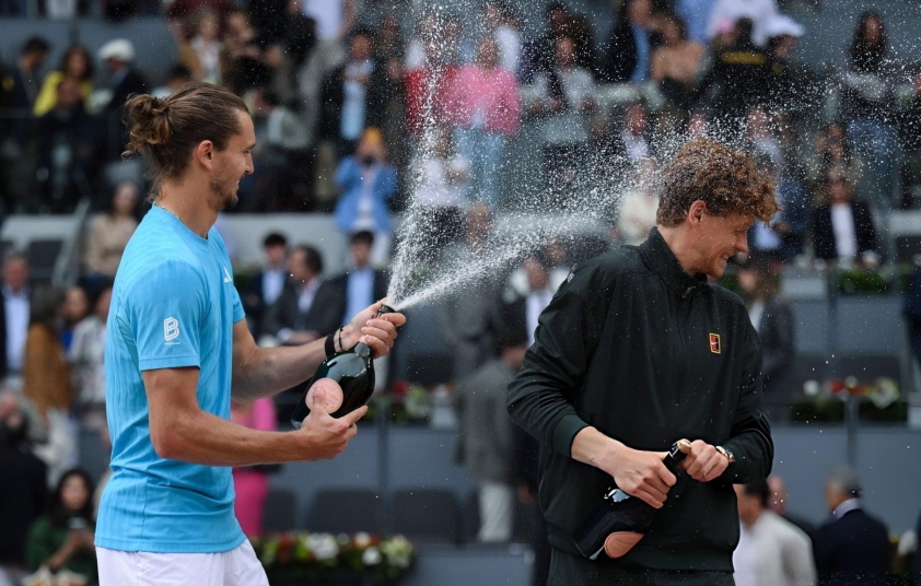 toolxoxcom-final-kmbsow7qze-69f79d3b2c75b Sinner bị Zverev 'bắn tùm lum' ở chung kết Madrid Open 2026 829590