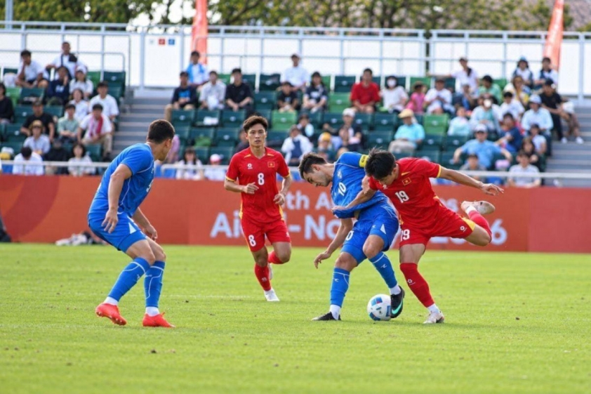 CĐV Uzbekistan đồng loạt nhắc tên Việt Nam sau chiến thắng 3-0 tại ASIAD 2026