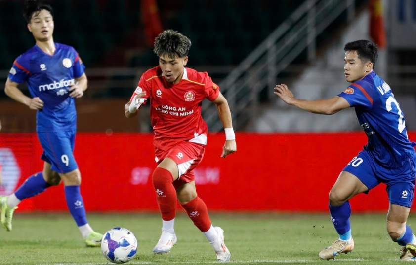 vpf-26-khoa-ngo-catp-pvf-17738889757771434475629-1-6a34f1fb6246f HLV Kim Sang-sik đặt niềm tin vào 'ẩn số' Việt Kiều: Cơ hội vàng hay cuộc đào thải khắc nghiệt? 853472
